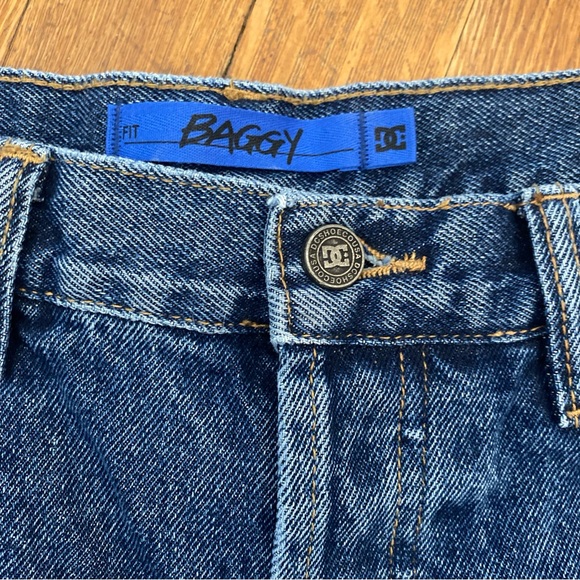 DC Jeans Worker Baggy Men’s Blue Denim Jeans Button Front Actual Measures 36x30 - Picture 2 of 15